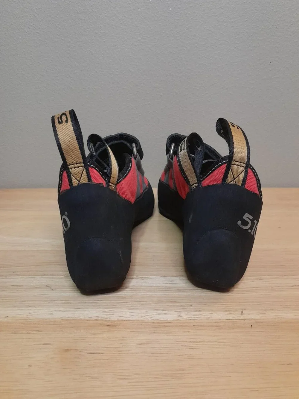 Five Ten 5.10 Coyote VCS Canvas Rock Climbing Shoes Stealth Rubber C4 W7.5